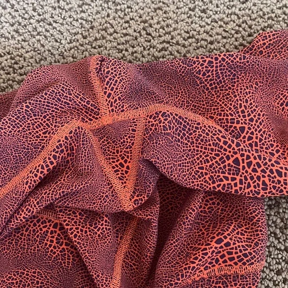 Like new Lululemon leggings - Picture 7 of 7